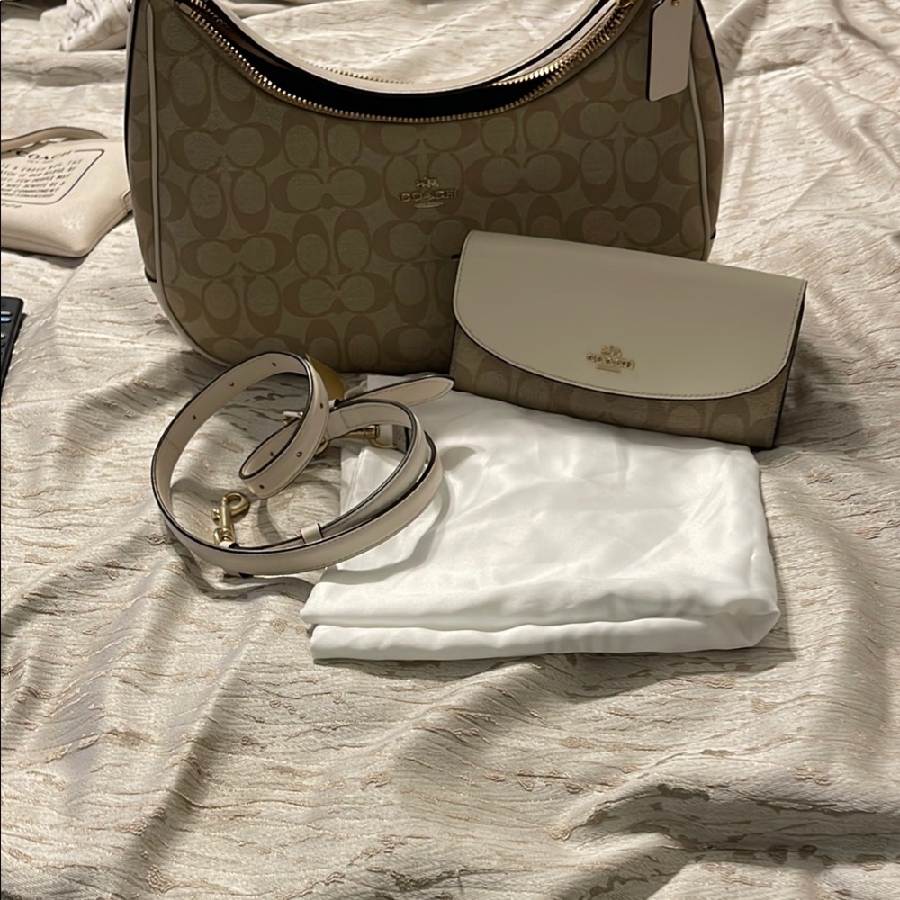 Coach Tan and Cream Shoulder Bag - Picture 4 of 8